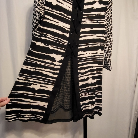 LYNN RITCHIE SILVER 3/4 Sleeve, Back Cut Out Criss Cross Mesh Top, MEDIUM, NWT - Picture 6 of 8